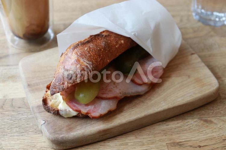バゲットサンド バゲットサンド,ドリンク,バゲットの写真素材
