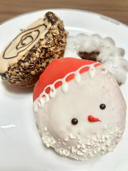 可愛いサンタクロースのドーナツ② かわいい,サンタクロース,ドーナツの写真素材