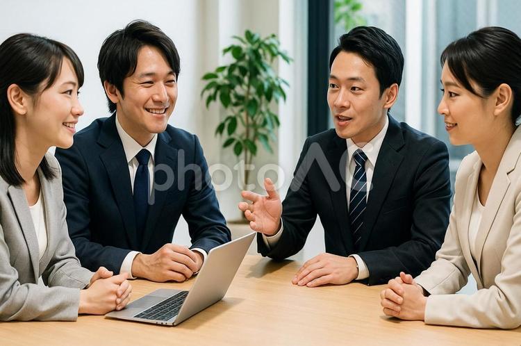 日本人グループで話し合いをしているところ 日本人グループ,話し合い,ミーティングの写真素材