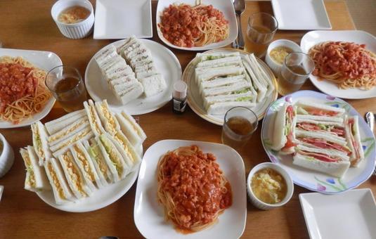 Spaghetti and sandwiches, JPG Spaghetti and sandwiches, JPG