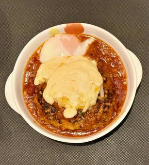 トマト煮込みハンバーグ　チーズ乗せ チーズ,食べかけ,トマトの写真素材