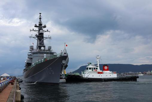 ９月下旬の高松港に寄港する護衛艦いなづま 護衛艦いなづま,海上自衛隊,寄港の写真素材