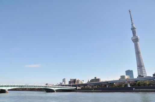 <東京都>隅田川とスカイツリー <東京都>隅田川とスカイツリーの写真