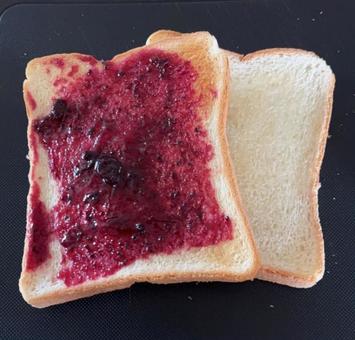 カシスジャムとココナッツオイルの昼食 カシスジャムとココナッツオイルの昼食の写真