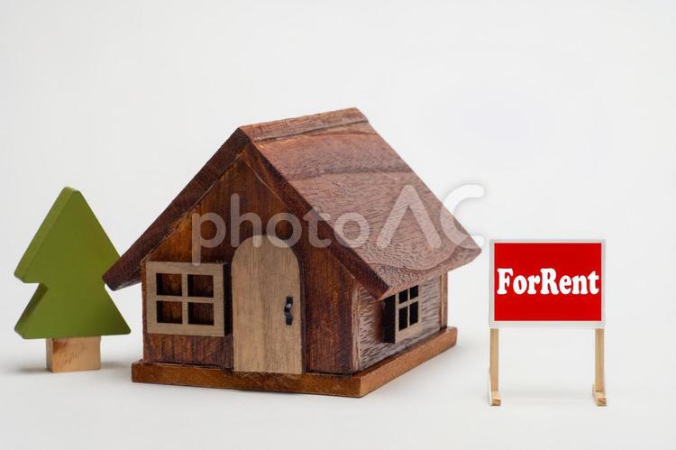 貸家の看板と家の模型 for_rent,レンタル,貸家の写真素材