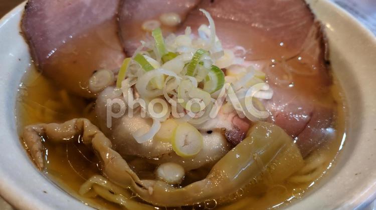 ローストポークの澄んだ塩ラーメン 塩ラーメン,ローストポーク,ラーメンの写真素材