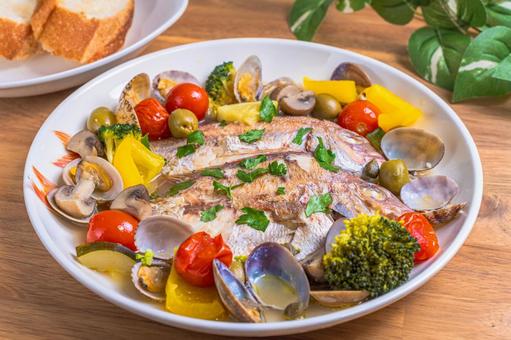 鯛のアクアパッツァ アクアパッツァ,鯛,魚料理の写真素材