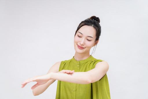 若い女性のビューティ 若い女性のビューティ ボディケア,美容,腕の写真素材