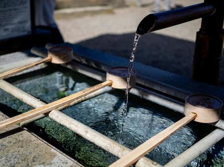 寺院のお手水 寺,神社,清めるの写真素材