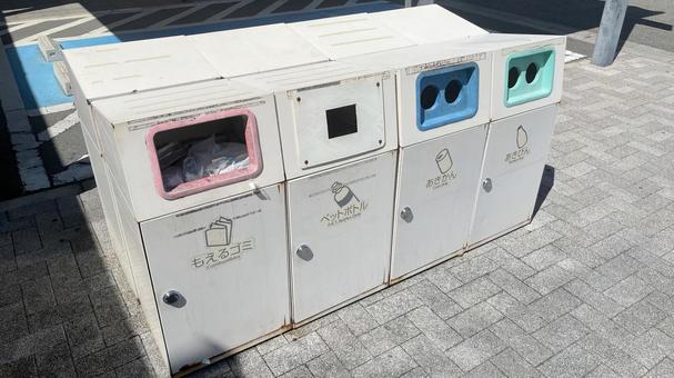 Photo, garbage can, burnable garbage, pet bottles, 