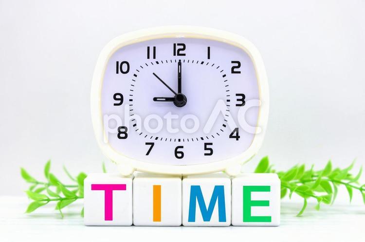 置き時計とＴＩＭＥの文字 時計,時間,timeの写真素材