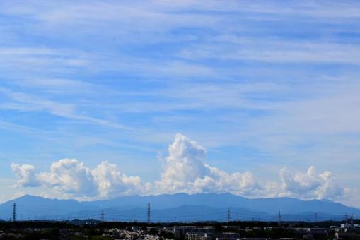 山の上から成長する雲 山の上から成長する雲の写真