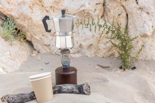 モカポットと重なった紙コップ モカポット,紙コップ,コーヒーの写真素材