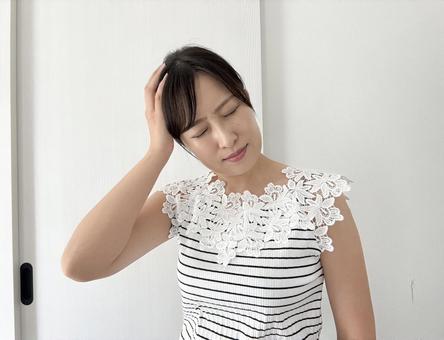 頭痛　女性 頭痛,健康,痛いの写真素材