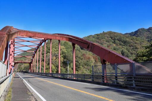 宮ヶ瀬湖　仏果澤橋 宮ヶ瀬湖,晴れた秋の日,晩秋の写真素材
