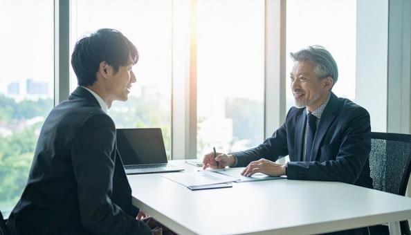 相談に乗る先輩社員 相談に乗る先輩社員の写真