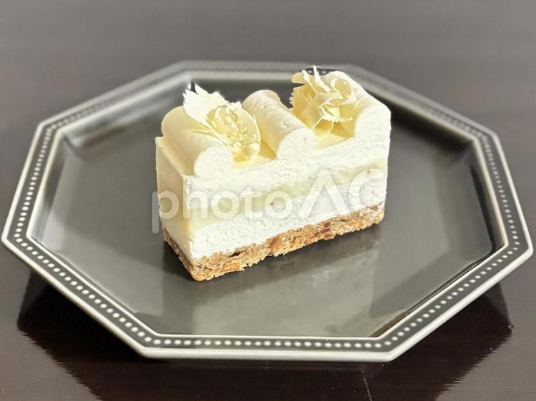 ジャガイモとホワイトチョコのケーキ ケーキ,スイーツ,菓子の写真素材