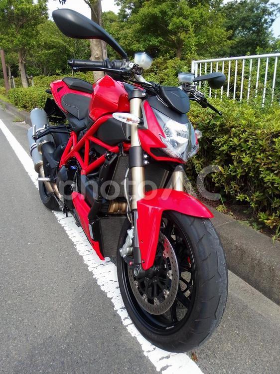 大型バイクの試乗 大型自動二輪,大型バイク,ducatiの写真素材