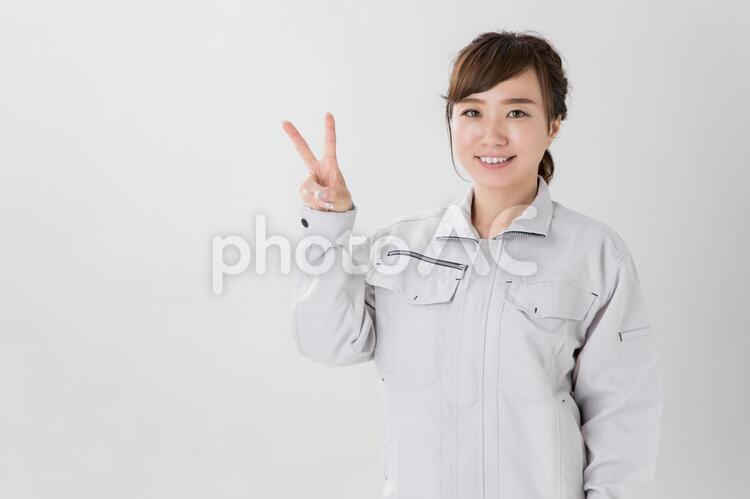作業服をきたビジネスウーマン 作業服,女性,作業着の写真素材