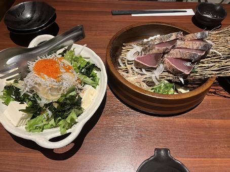 サラダと鰹の刺身 サラダと鰹の刺身 サラダ,鰹,カツオの写真素材