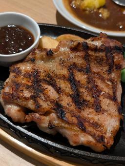 グリルチキン チキン,グリル,ソースの写真素材