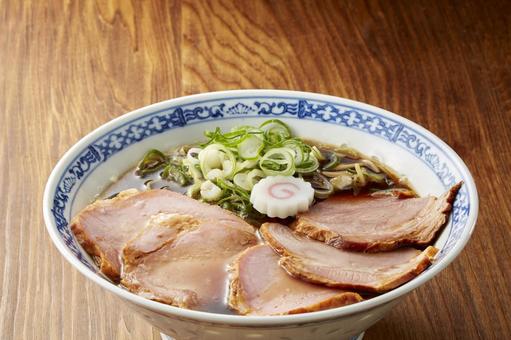 濃厚しょうゆラーメン 濃厚しょうゆラーメンの写真