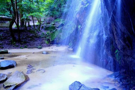 京都北部の避暑地(金引きの滝) 京都北部の避暑地(金引きの滝)の写真