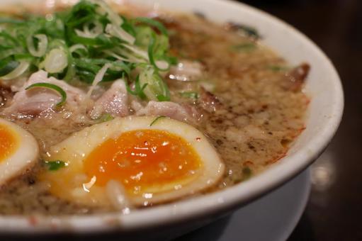 ラーメン店の味玉ラーメン ラーメン店の味玉ラーメン 煮卵,ラーメン,麺の写真素材