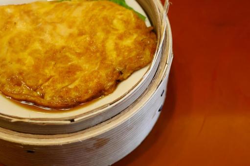 中華料理店のカニ玉の写真