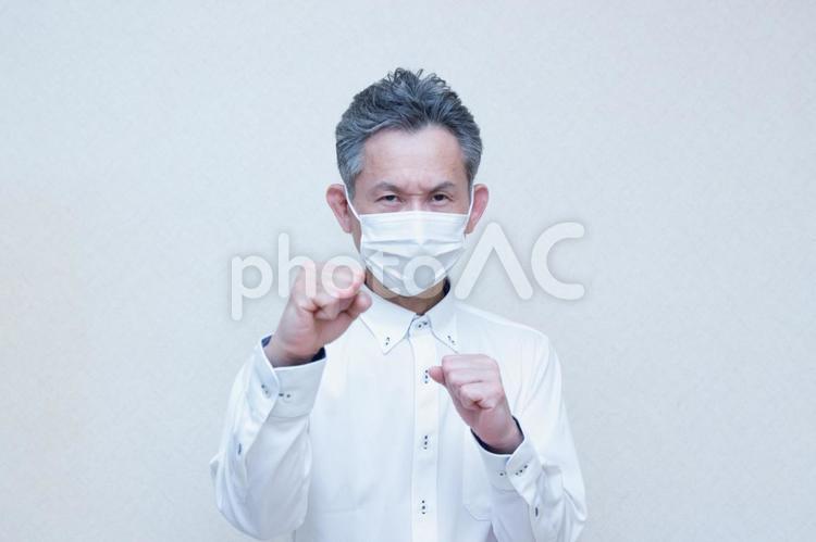 マスクをする中年男性16 マスク,コロナ,花粉症の写真素材