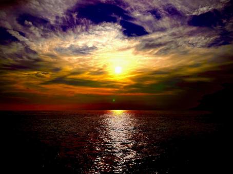 夕焼と海 夕焼と海の写真