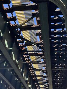 鉄骨が織りなす影とリズム@NYの高架下 鉄骨,影,高架下の写真素材