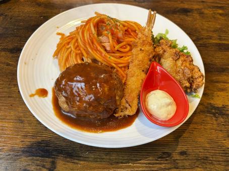 A hearty hamburger steak and Neapolitan pasta, JPG A hearty hamburger steak and Neapolitan pasta, JPG