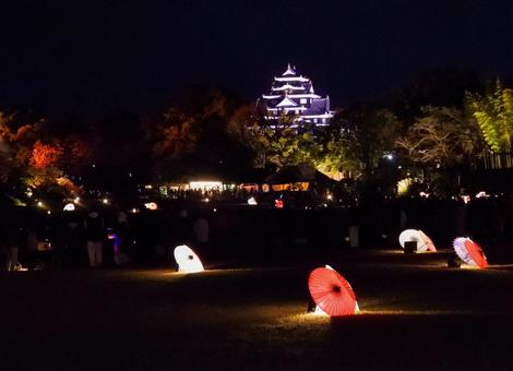 ライトアップした和傘〜岡山後楽園と岡山城 ライトアップした和傘〜岡山後楽園と岡山城の写真