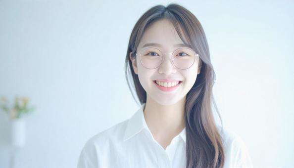 清潔感のあるカメラ目線の女性の写真