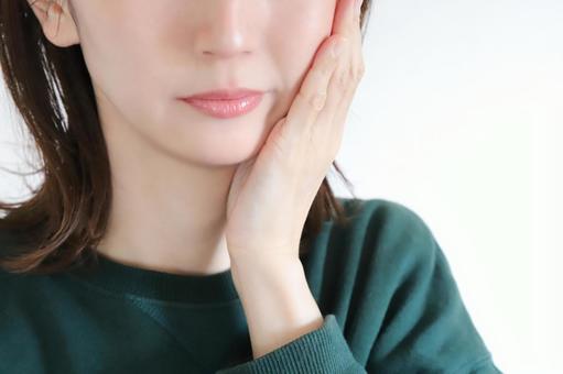 歯の痛みを感じる女性　虫歯 歯,痛み,虫歯の写真素材