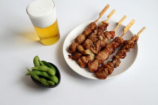 ビールと焼き鳥と枝豆 ビール,焼き鳥,枝豆の写真素材