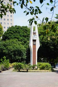 公園の時計塔と緑の風景 公園の時計塔と緑の風景 公園,時計塔,緑の写真素材