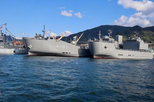 海上自衛隊の輸送艦 ようこう型輸送艦,にほんばれ型輸送艦,海上自衛隊の写真素材