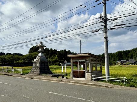 福井県越前 田舎のバス停 夏の下河原口 福井県越前 田舎のバス停 夏の下河原口 福井県,越前市,待ち合わせの写真素材