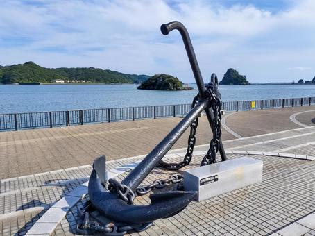 まどが浜海遊公園の在日米海軍寄贈の錨 まどが浜海遊公園の在日米海軍寄贈の錨の写真
