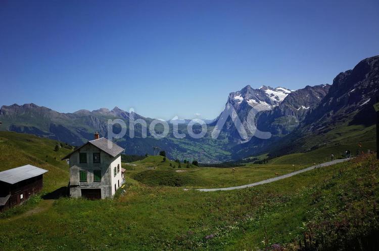 スイス　アルプス山脈と山小屋 スイス,ヨーロッパ,海外の写真素材