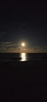石垣島の月の写真