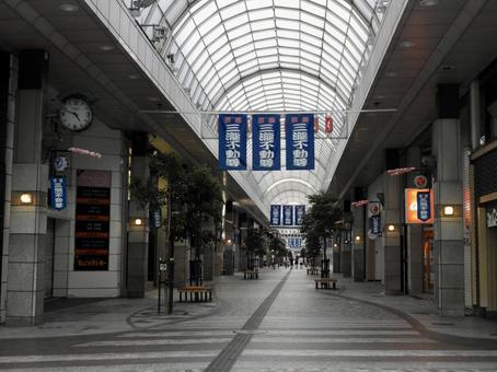 早朝の仙台市クリスロード商店街 早朝の仙台市クリスロード商店街 クリスロード商店街,中央通り,仙台市の写真素材