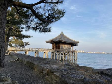 浮御堂と琵琶湖 浮御堂と琵琶湖 浮御堂,満月寺,お寺の写真素材