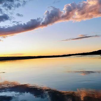 夕焼けのトーラ川 夕焼けのトーラ川の写真
