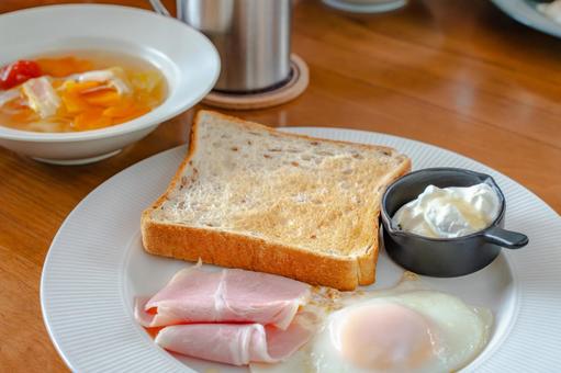 トーストと卵の朝食 トーストと卵の朝食 朝食,洋食,洋風の写真素材
