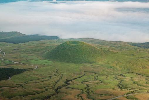 熊本県　杵島岳から望む米塚 熊本県,熊本,九州の写真素材