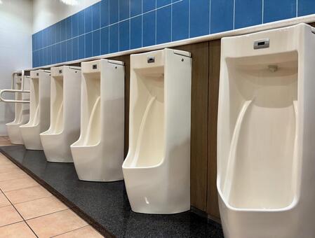 男子トイレ 2 公衆トイレ,小便器,生理現象の写真素材