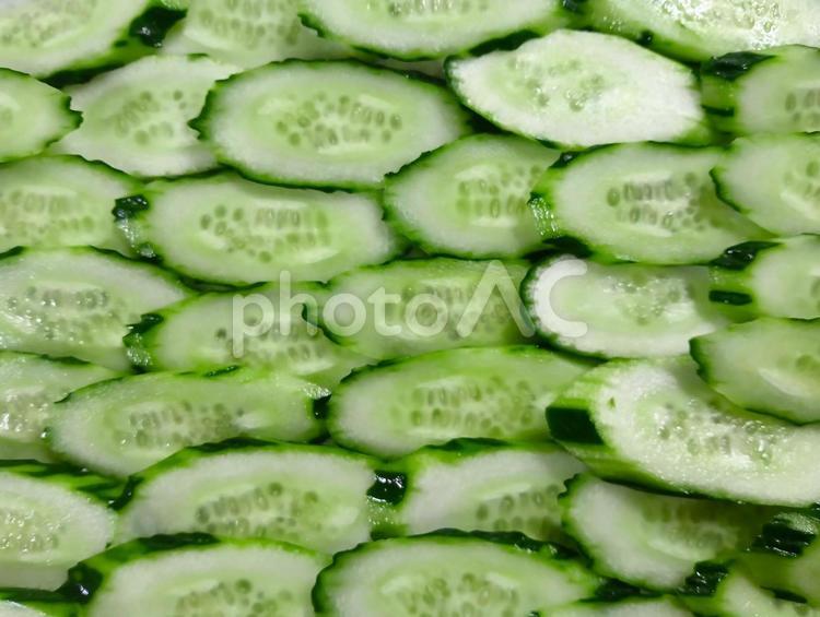 きゅうりの斜め薄切り きゅうり,スライス,野菜の写真素材